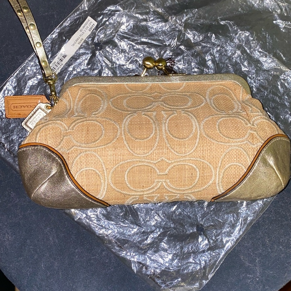 Coach Signature C Natural Straw Frame Kisslock Wristlet Clutch Bag 44968